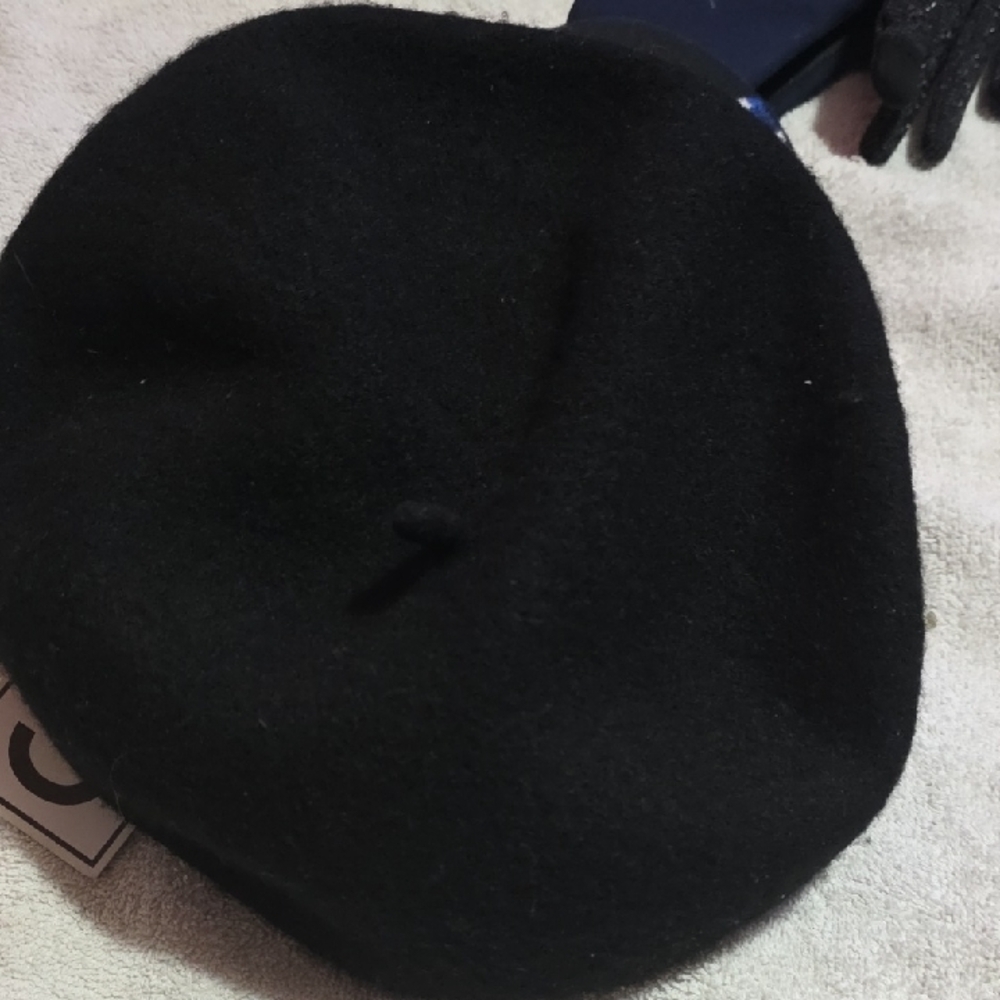 Classic Black Beret for Men - Picture 3 of 3